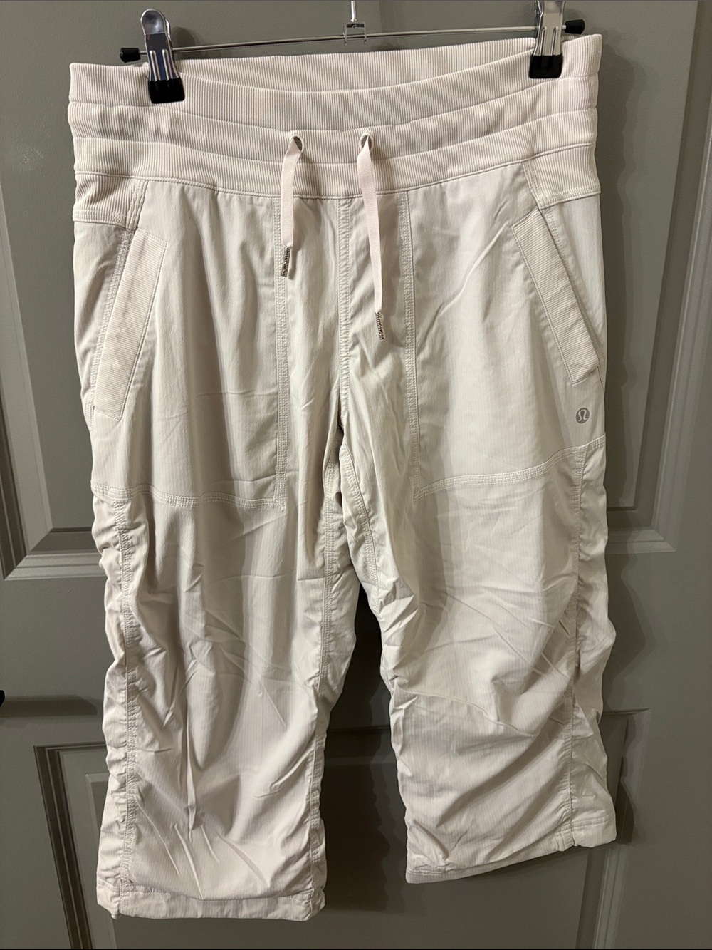 Lululemon Off White Cream Drawstring Cropped Capri Lined Dance Studio